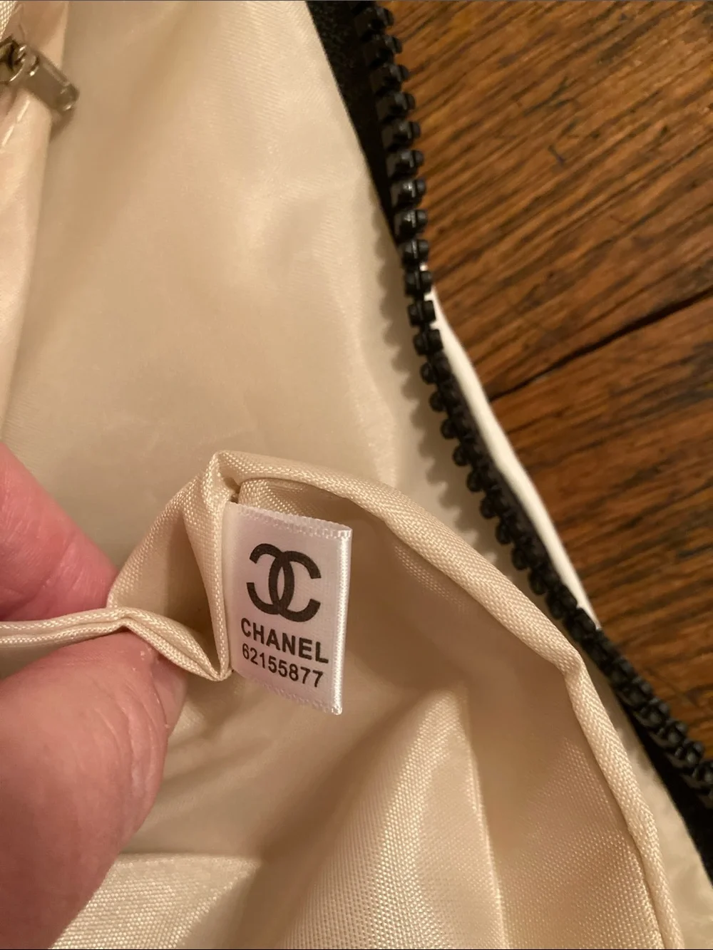 CHANEL Beaute Puffy Nylon Carryall/Makeup/Cosmetic/Toiletry Pouch Case NWOT